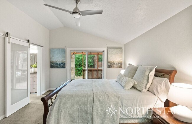 Building Photo - Modern and Spacious 3 bed/2 bath