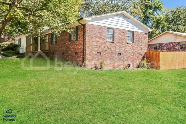 Building Photo - Beautifully Renovated 4 bedroom / 3 full bath with 1,691 sq feet of space!