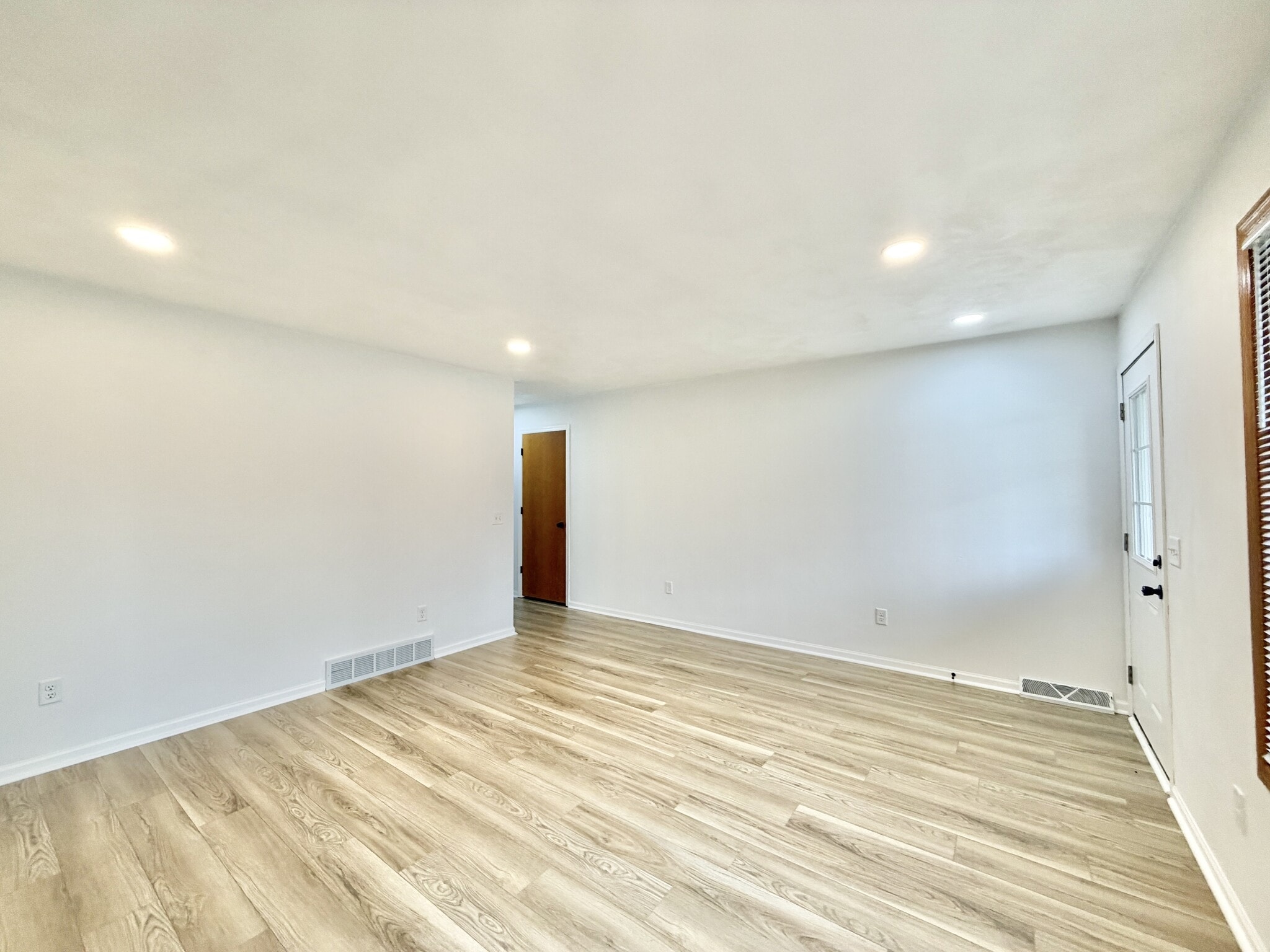 Building Photo - 1124-1126 Brown Dr