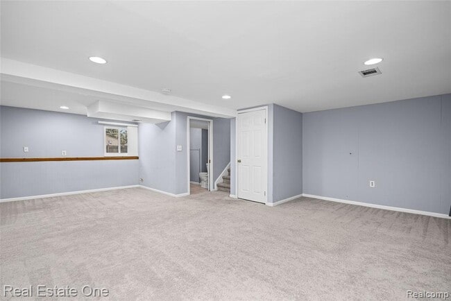 Building Photo - 348 Decca Dr