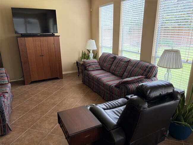 Building Photo - 2515 Silverton Bend