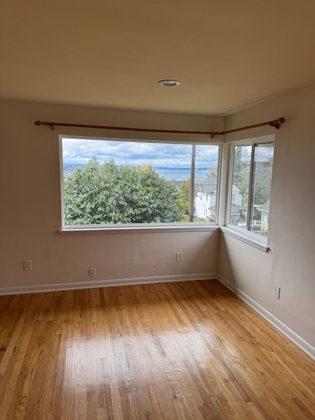 Building Photo - 2bd/1ba Seattle Apartment