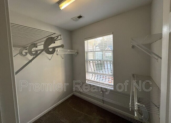 Building Photo - 2272 Hartfield Cir