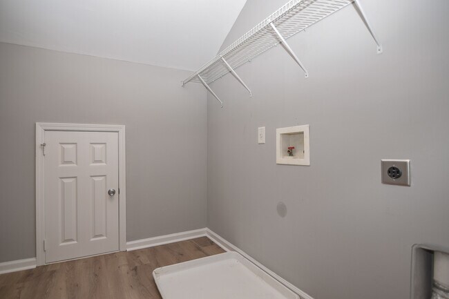 Building Photo - 222 Brookshire Rd