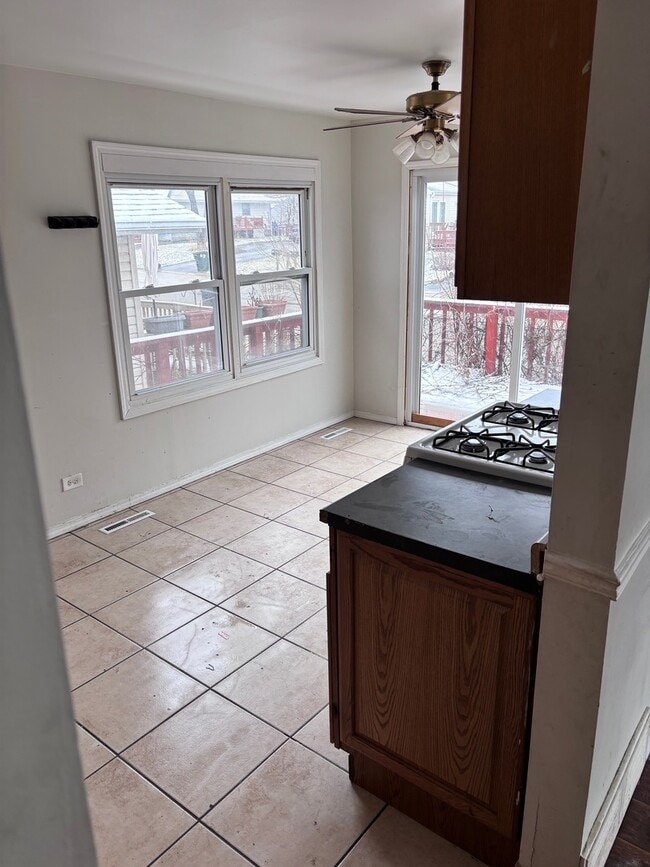 Building Photo - 224 E Heather Terrace