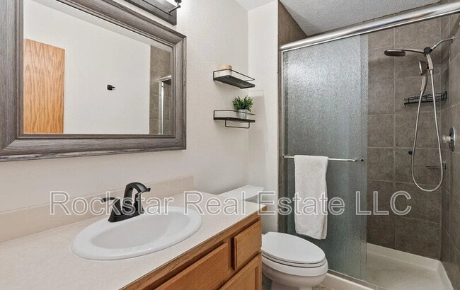 Building Photo - 607 W Persimmon Ln