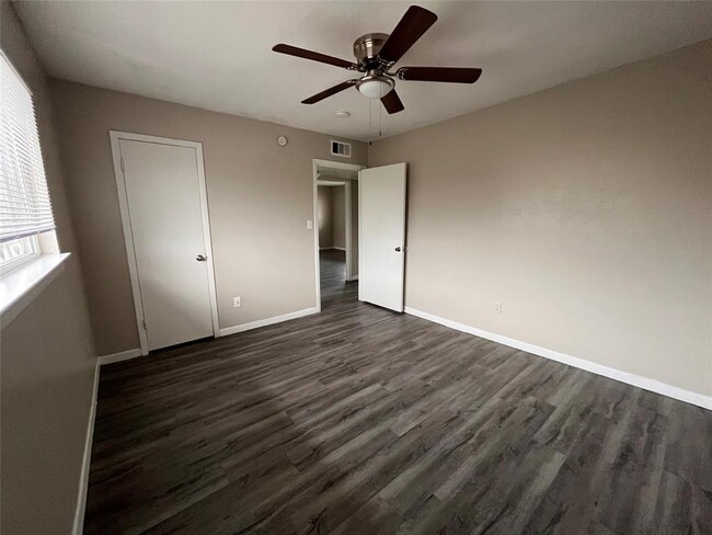 Building Photo - 3106 Duval St