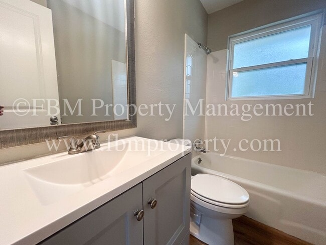 Building Photo - 808 Loy Ln