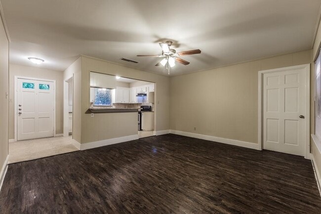 Building Photo - 2110 Wycliffe Dr