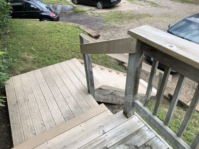 Building Photo - Great 3 Bed 1 Bath close to Water St. and ...