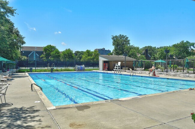 Building Photo - Spacious Condo in Ghent Square!