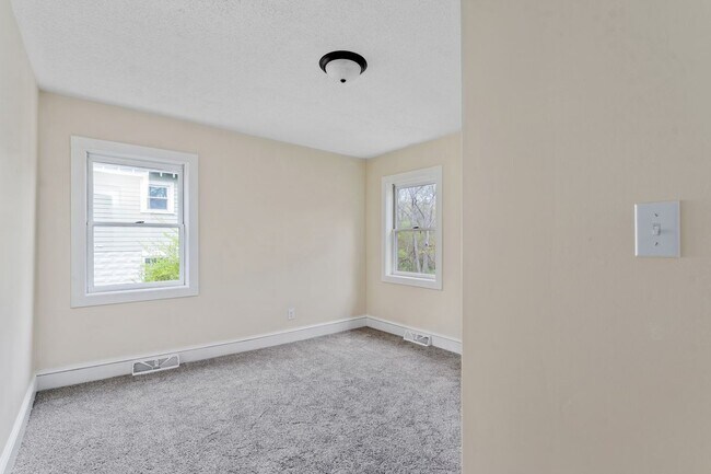 Building Photo - 136 Saratoga Ave
