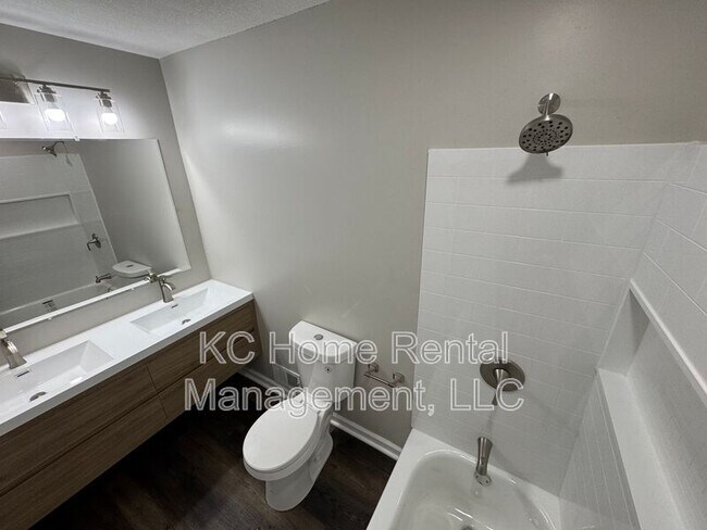 Building Photo - 12801 E 41 St S