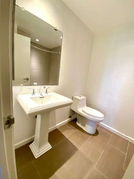 Building Photo - 411 Park Ave