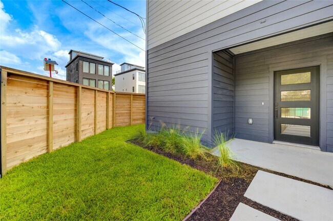 Building Photo - 1928 Gregg St