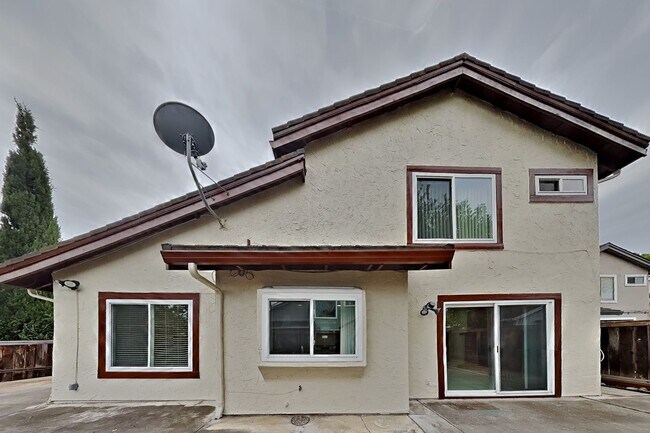 Building Photo - 2331 Sweetwater Dr