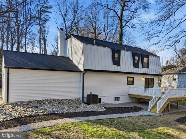 Building Photo - 10704 Howerton Ave