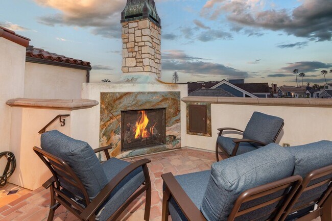 Building Photo - Newport Beach Balboa Peninsula Beach House with Rooftop Deck | Weekly & 30+ Night Stays