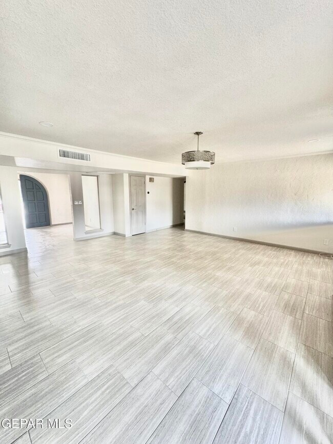 Building Photo - 508 Trails End Ct