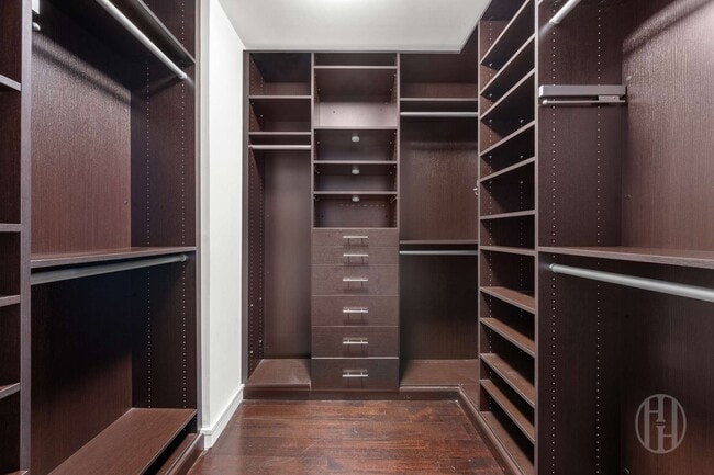 Building Photo - 300 E 23rd St