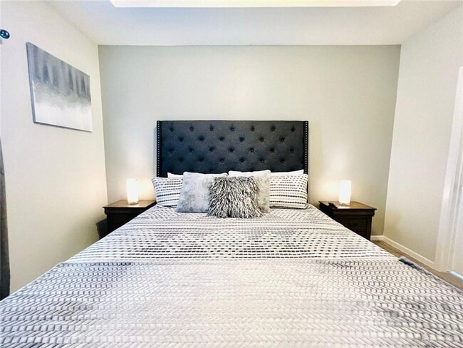 Building Photo - 16 Magnolia Ave