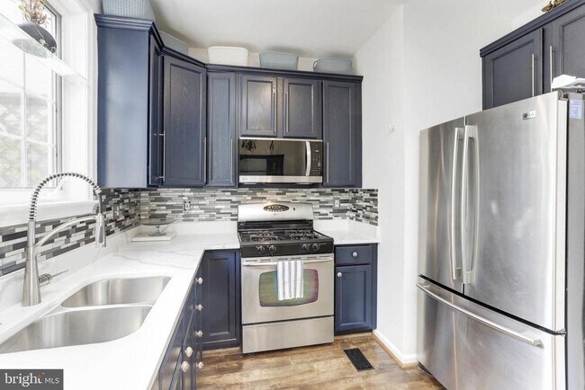 Building Photo - 9197 Carriage House Ln