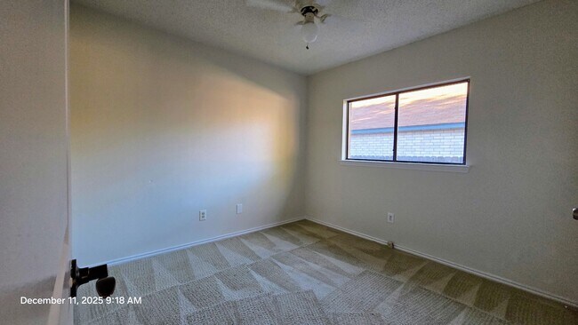 Building Photo - Woodlake Park Spacious move in Ready home over 2100 square feet.