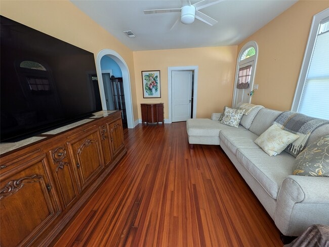 Building Photo - 4823 Fannin Dr