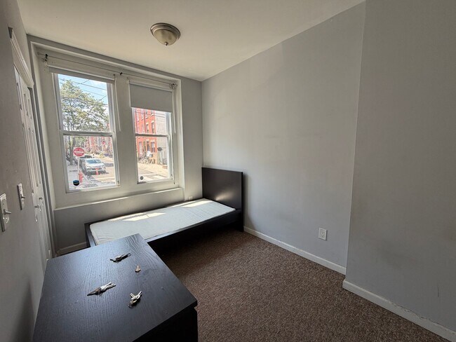 Building Photo - 1725 W Berks St