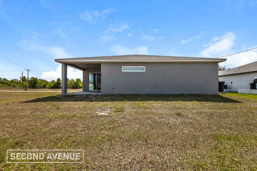 Building Photo - 2748 NE 7th Pl