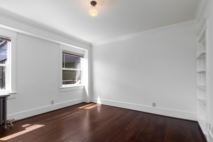 Building Photo - 1228 23rd Ave E