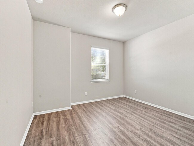 Building Photo - 31407 Elkcreek Bend Dr