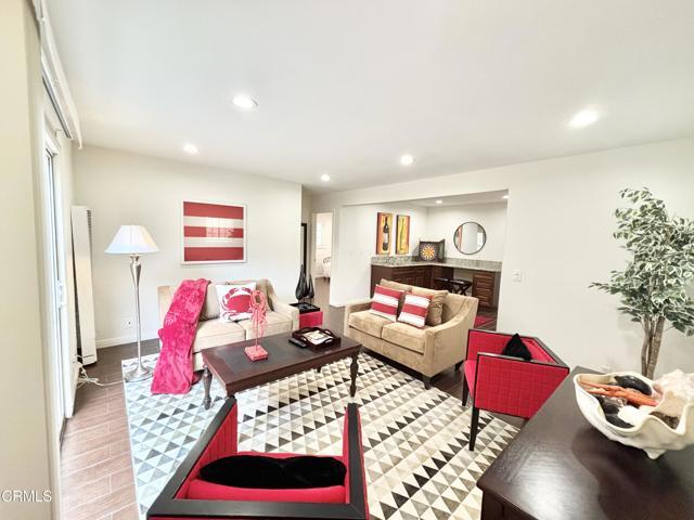 Building Photo - 113 Los Robles St