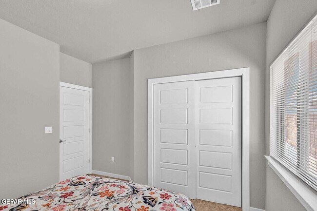 Building Photo - 172 N Manzanita Dr