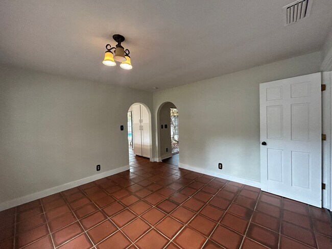 Building Photo - STUNNING 4BR/2BA Home with PRIVATE POOL & ...