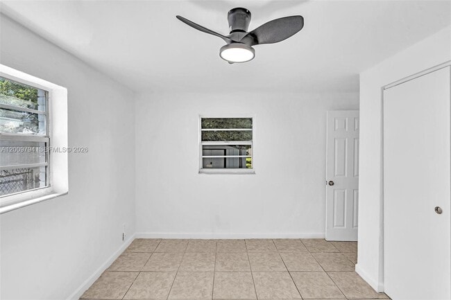 Building Photo - 4156 SW 49th Ct