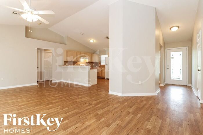 Building Photo - 324 Lillon Ave S