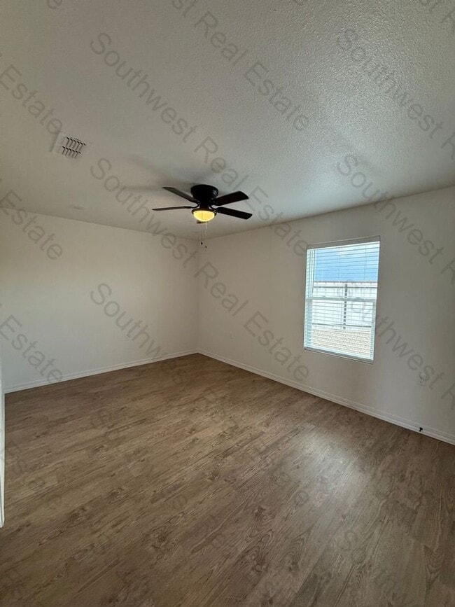 Building Photo - 1320 Mission Dr