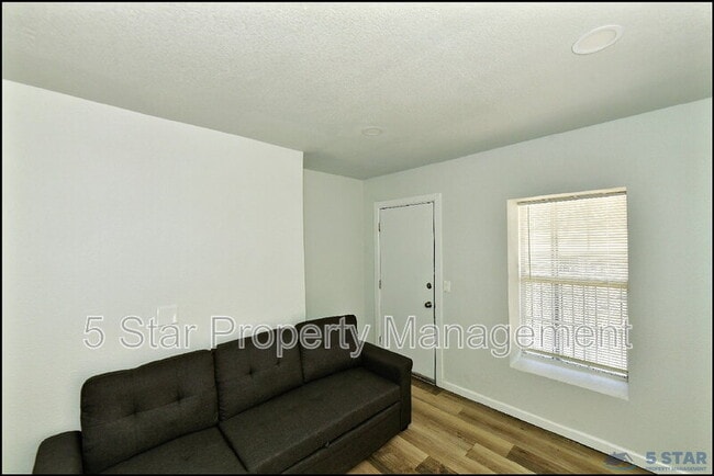 Building Photo - 6806 Alameda Ave
