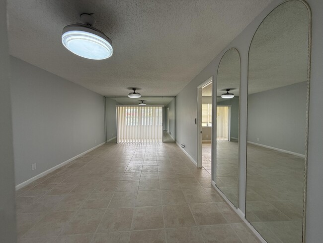 Building Photo - 228 Lake Dora Dr