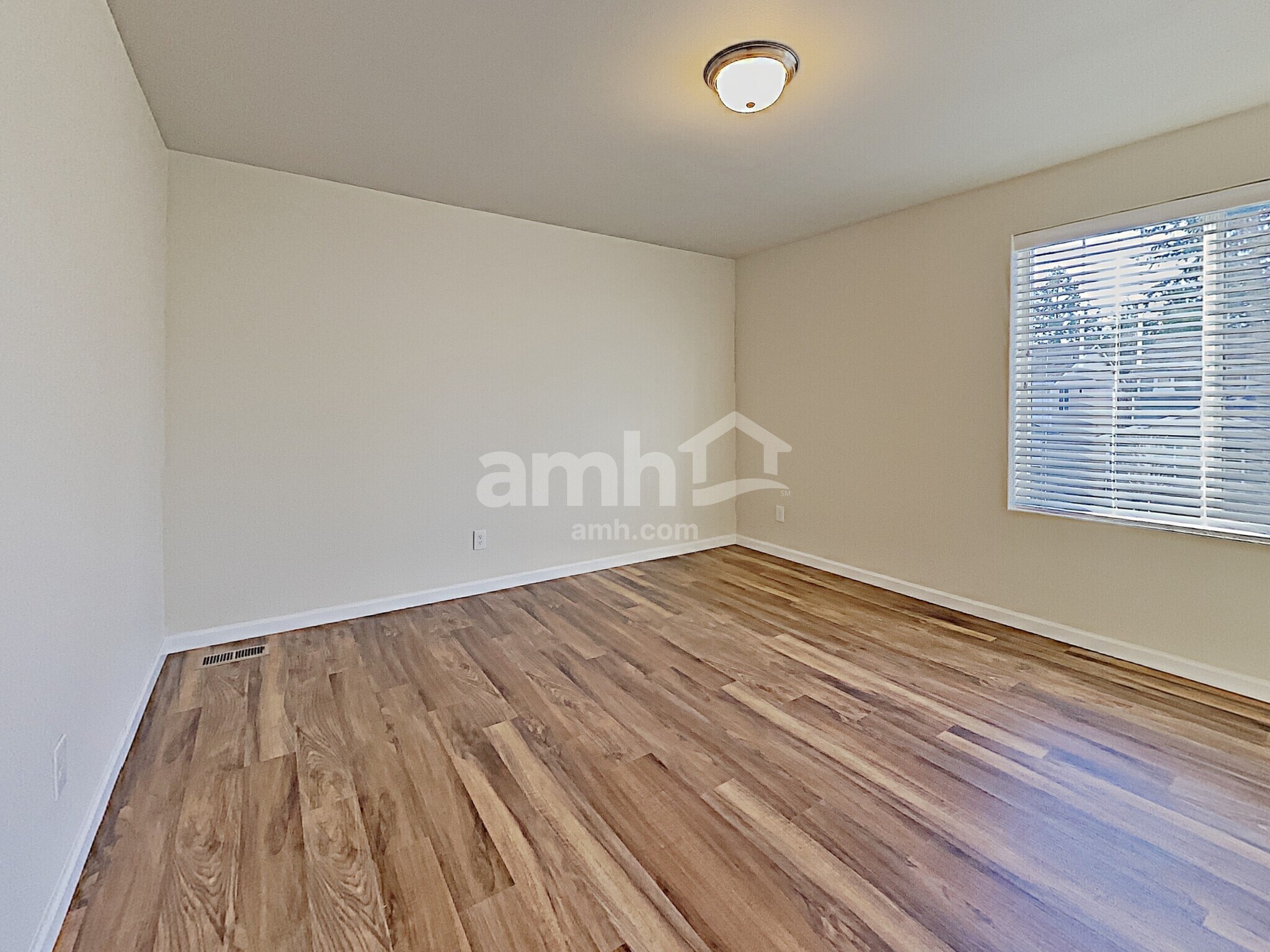 Building Photo - 14017 67th Ave E