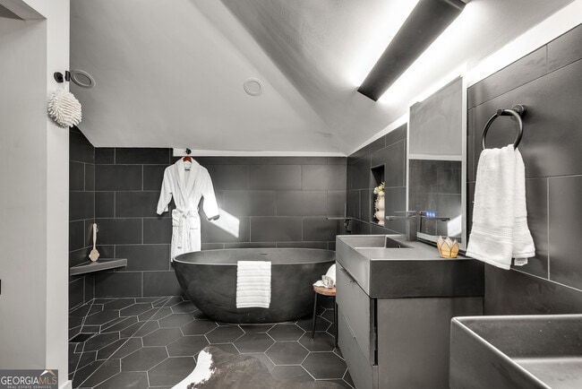 Building Photo - 901 Argonne Ave NE