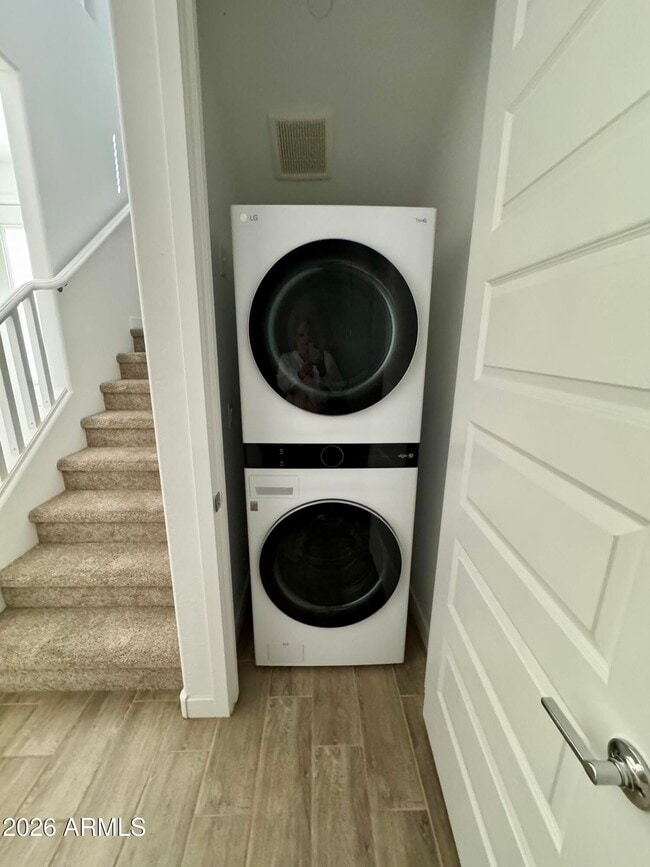 Building Photo - 9833 E Stratus Ave