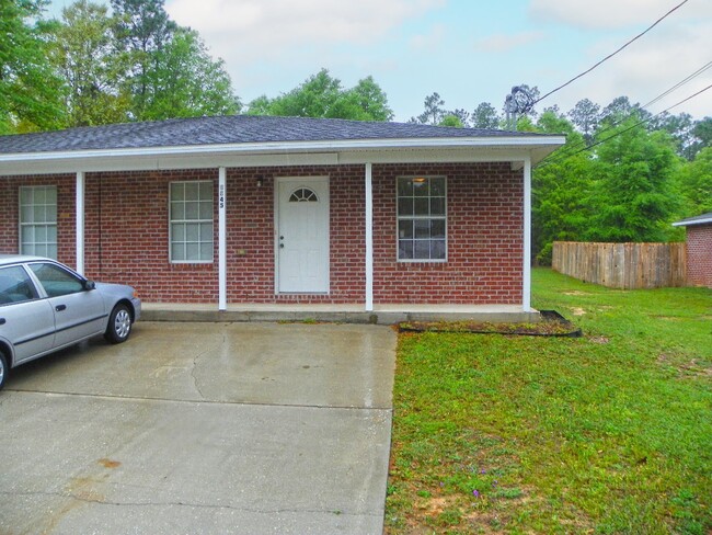 Primary Photo - Charming 2-Bed, 2-Bath Milton Duplex Minut...