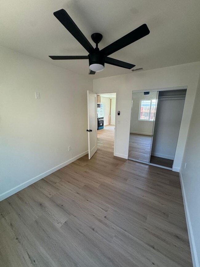 Building Photo - 2 bedroom 1 bath for rent in the College Area.