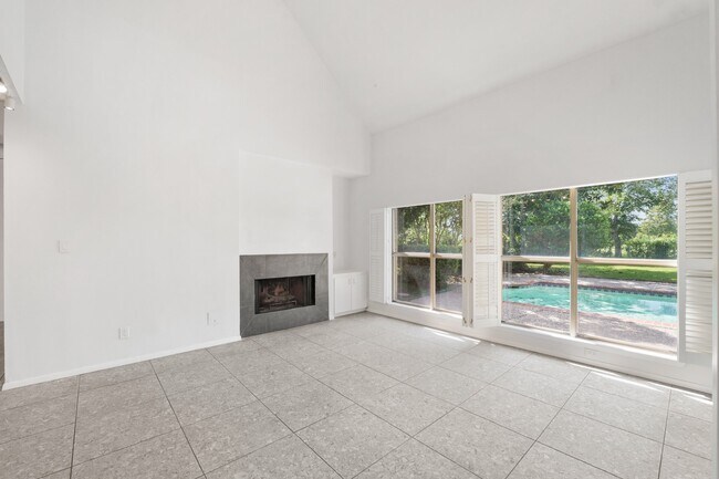 Building Photo - 57 Foxhall Crescent Dr