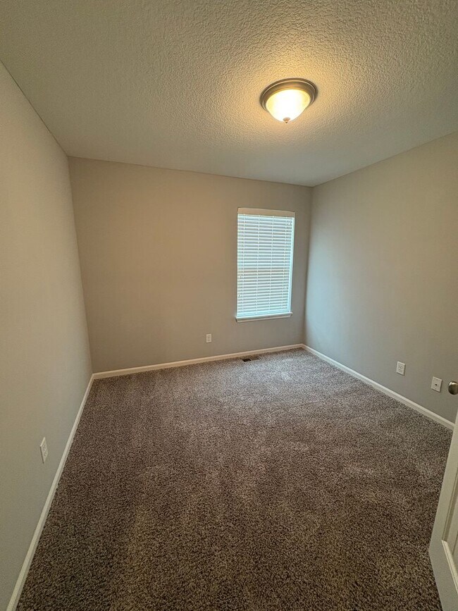 Building Photo - 705 Poplar Cir