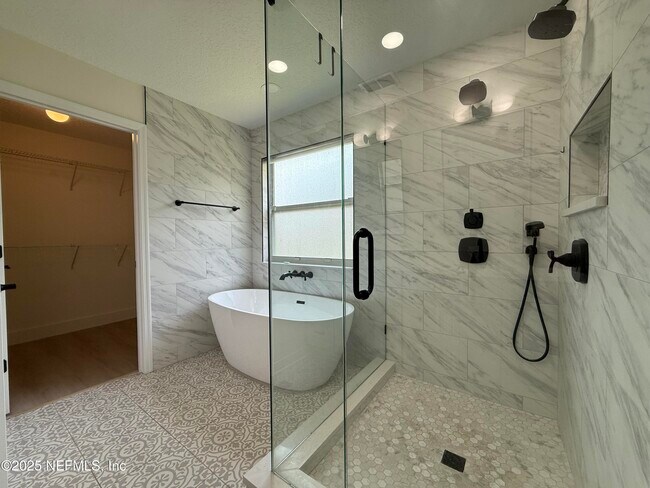 Building Photo - 12244 Lake Fern Dr