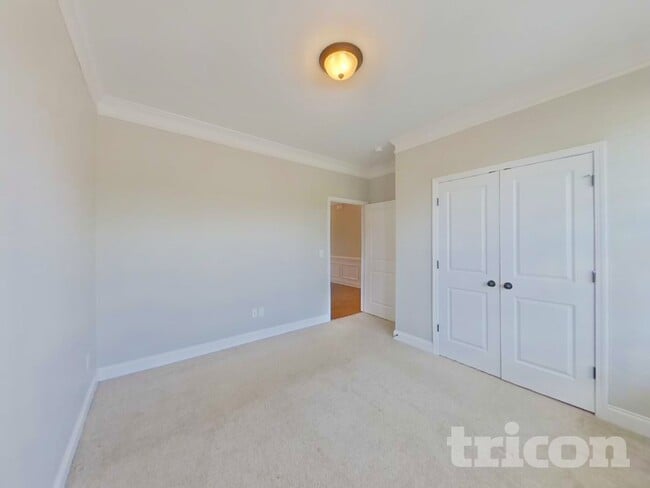 Building Photo - 910 Deepwood Ct