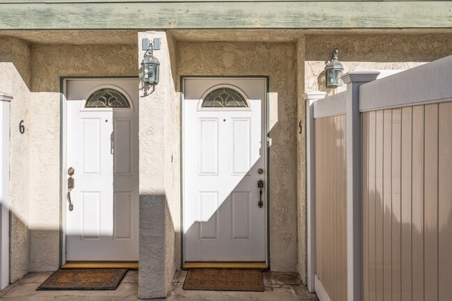 Building Photo - 1911 Mathews Ave